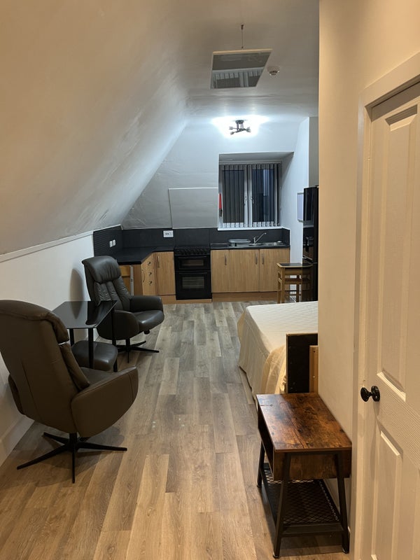 Photo 1: Newly refurbished comfortable studio