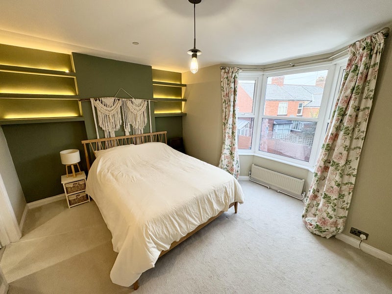 Photo 1: Bedroom 1: King size bed