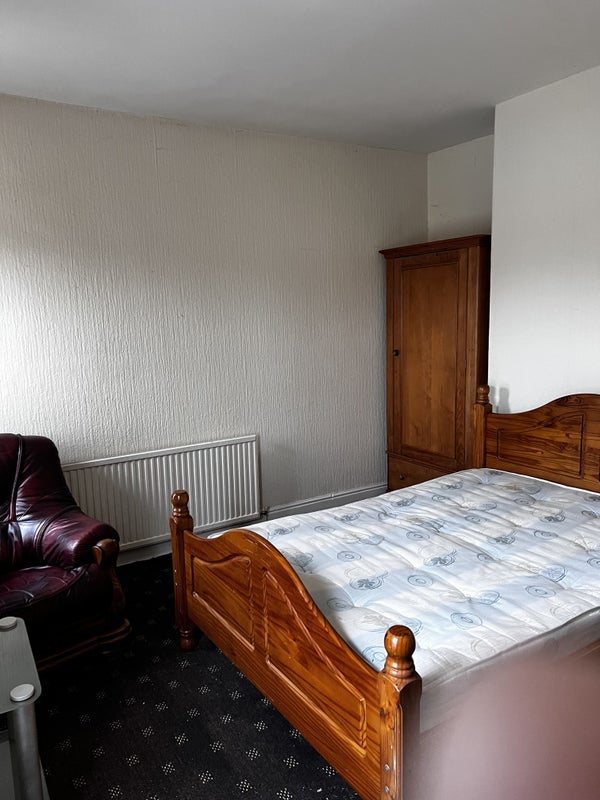 Photo 1: Large double £105 per week