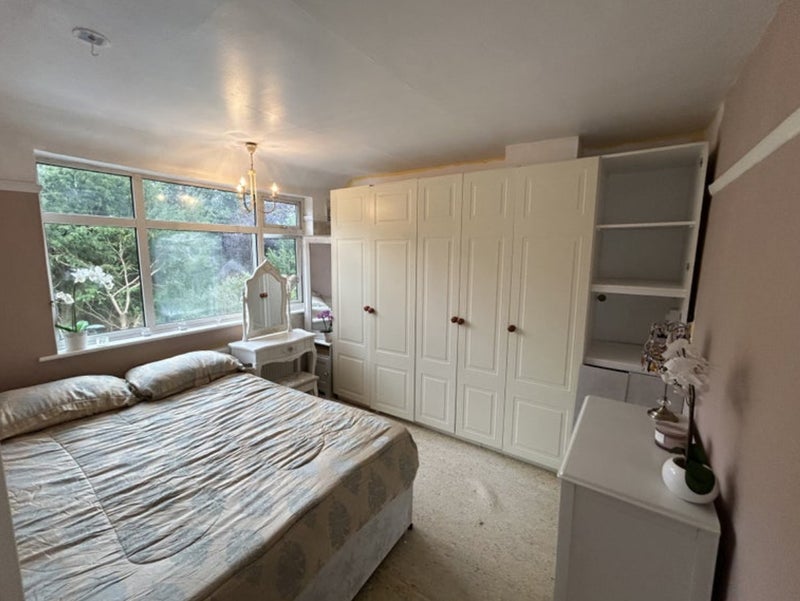 Photo 1: Big double room overlooking garden 