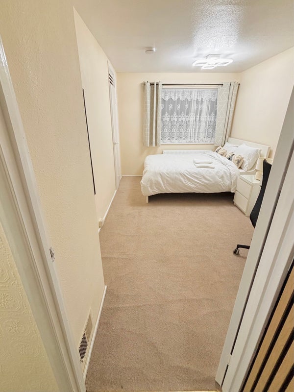 Photo 1: Ensuite double room 