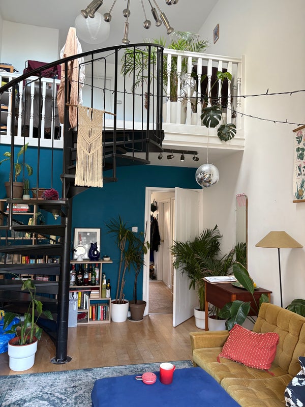 Photo 1: living room