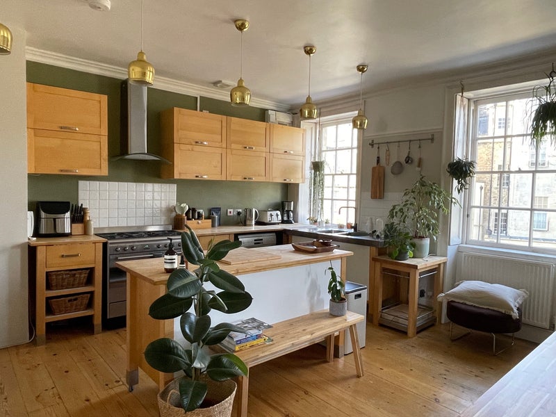 Photo 1: Kitchen / Dining