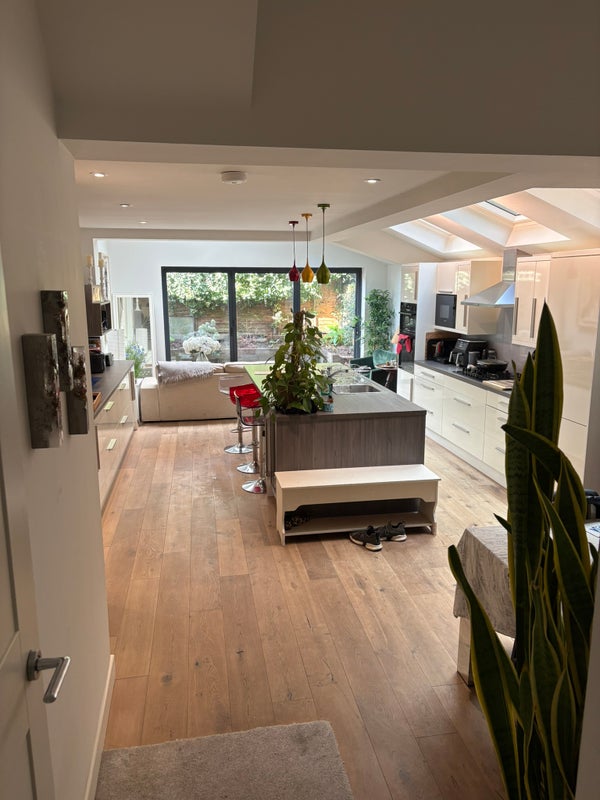 Photo 1: Live-in kitchen