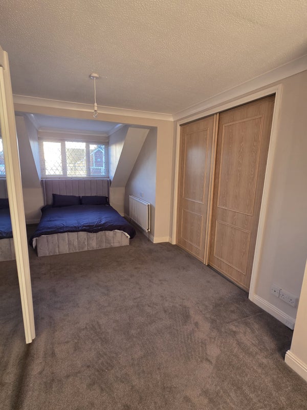 Photo 1: King Ensuite Room