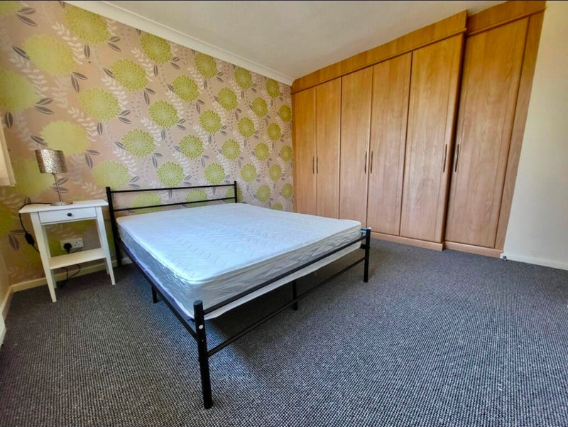 Photo 1: Photo 1: Bright, spacious double room – move-in ready