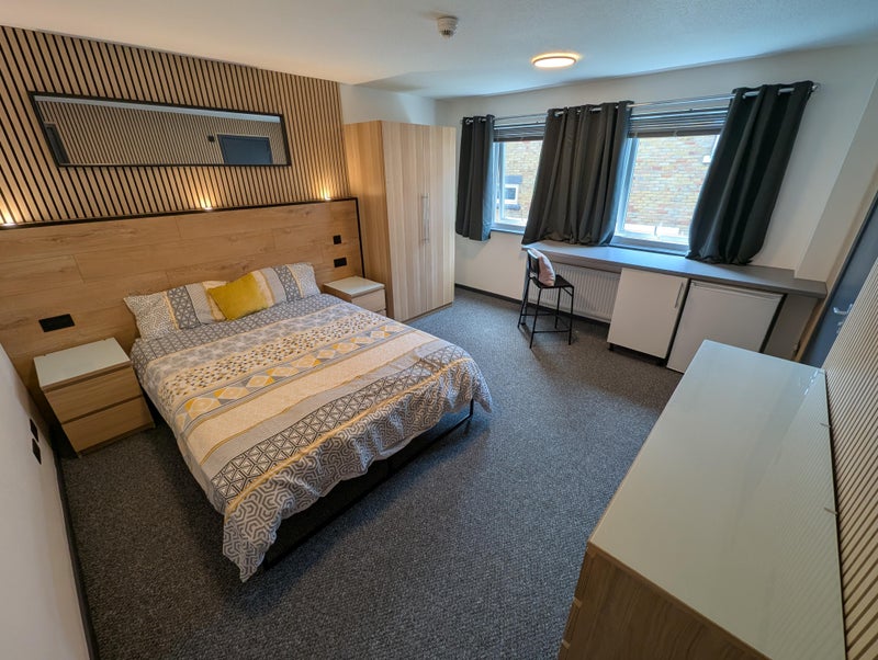 Photo 1: Bedroom 4 - £750/850pcm (bedding & plants not included)