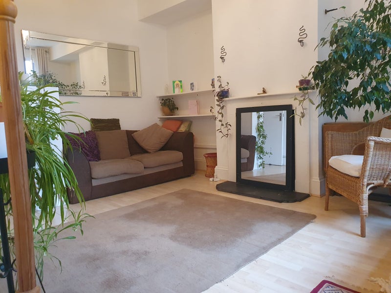 Photo 1: Living room 4.32 x 3.36m