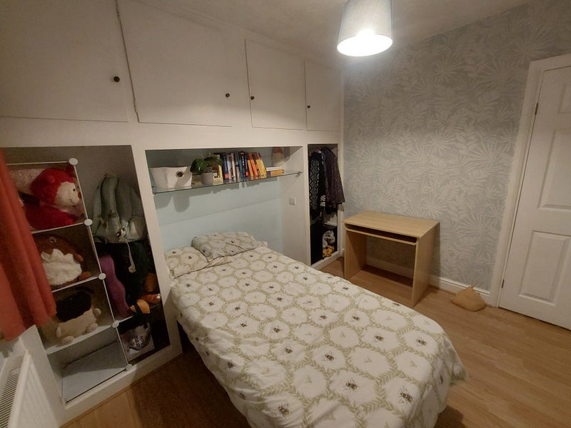 Photo 1: Single bedroom (items for display only; to be removed)