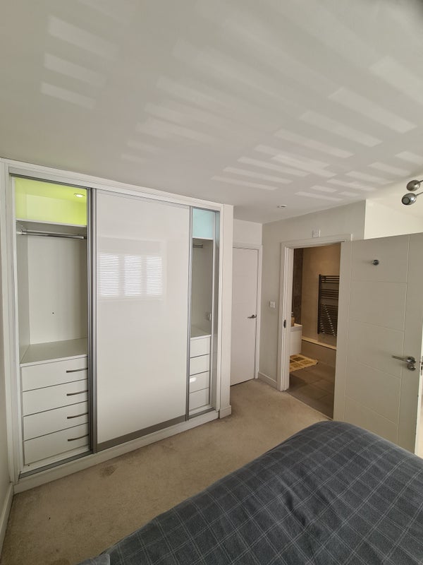 Photo 1: Bedroom 1 wardrobe