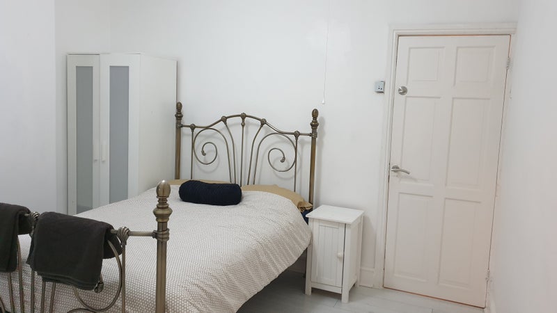 Photo 1: Ensuite Double Bedroom