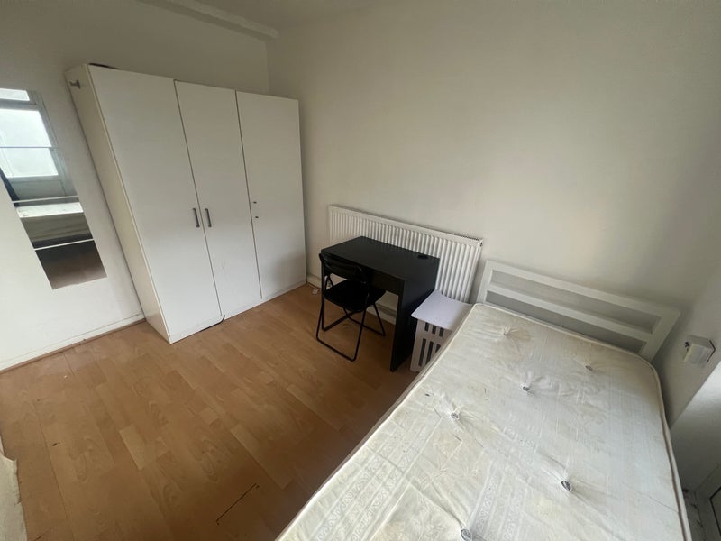 Photo 1: £700/month 