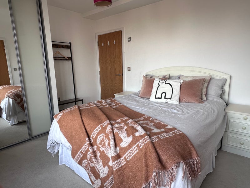 Photo 1: En-suite master bedroom with built-in wardrobe 