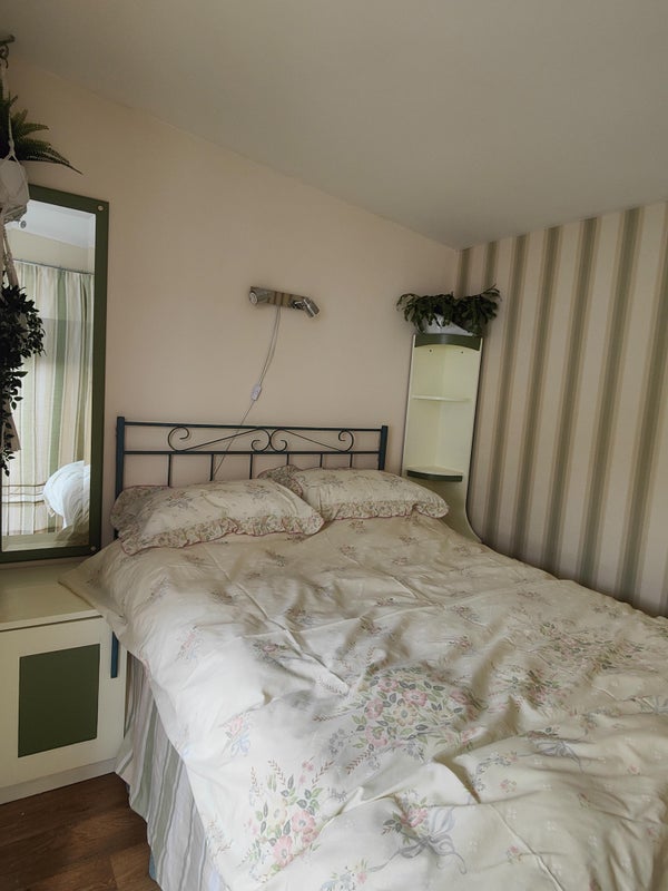 Photo 1: Bedroom space