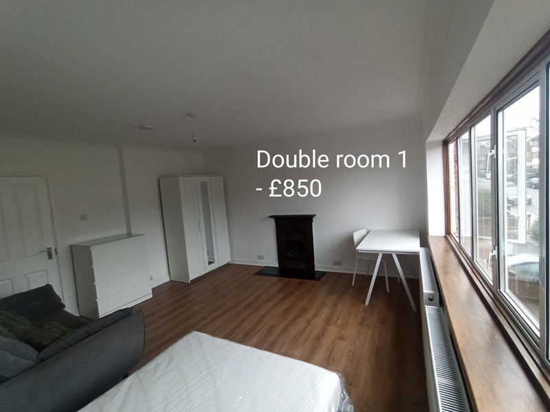 Photo 1: Very spacious and bright double room, very bright- £850