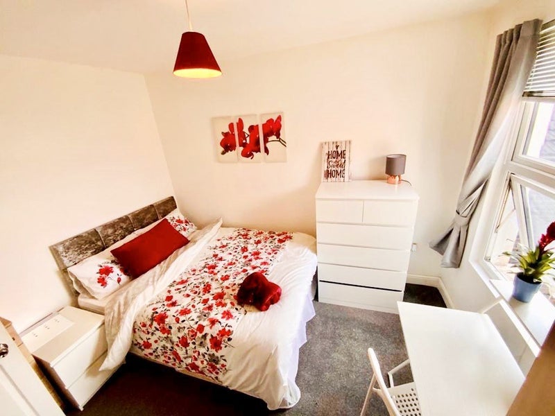 Photo 1: Room 4 - £850