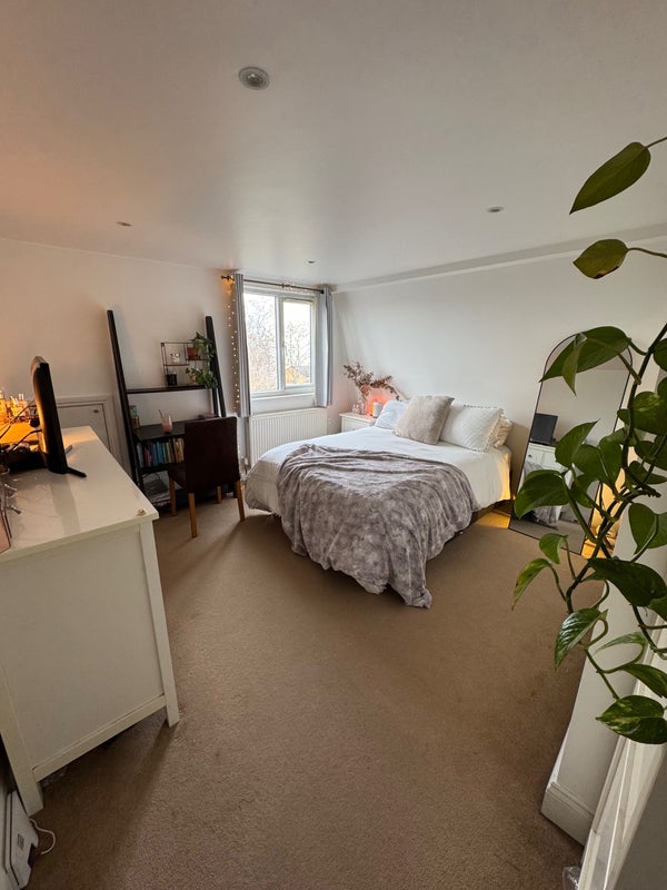 Photo 1: Room 1 - includes all furniture incl. wardrobe by the entrance and eaves storage space