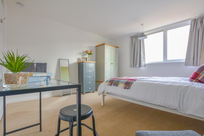 Photo 1: Room 3