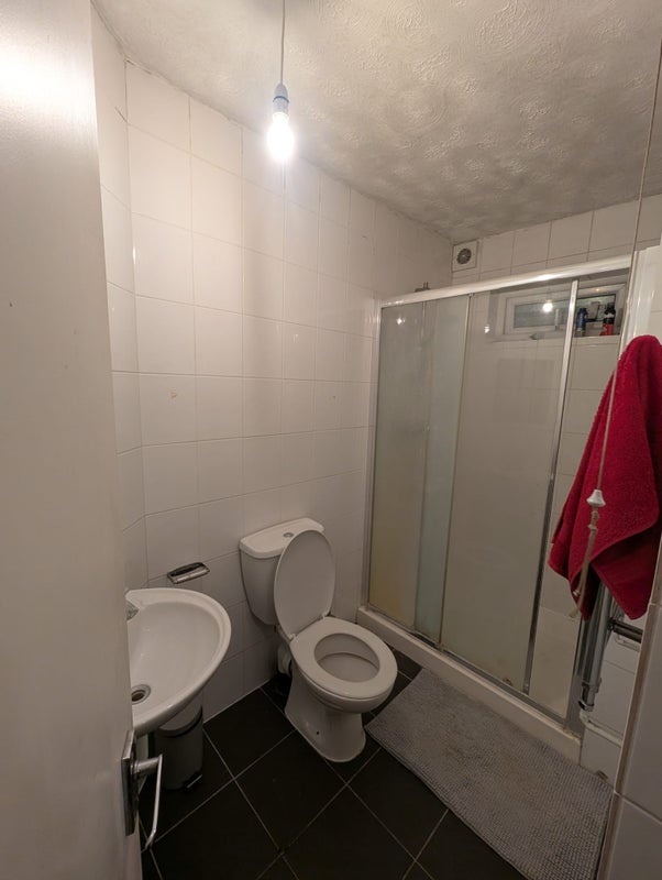 Photo 1: bathroom