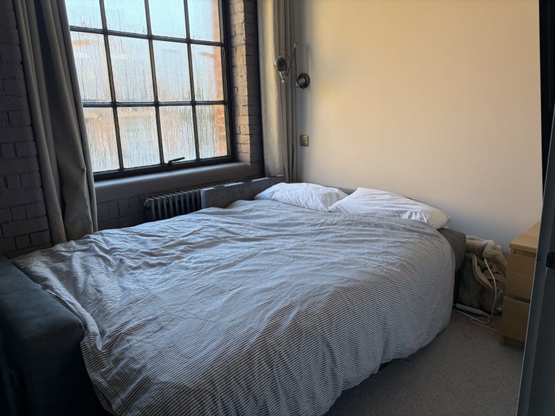 Photo 1: Room available to let