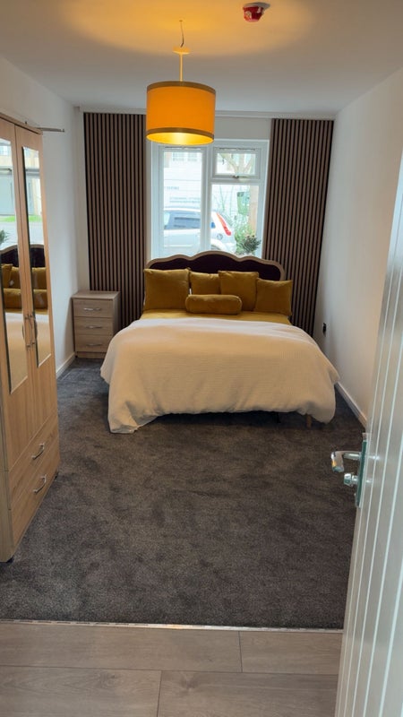 Photo 1: Main Studio