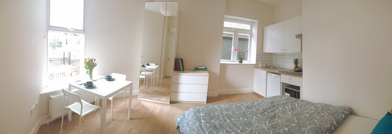 Photo 1: studio room 1 huge sunny available 19th January £1255pm