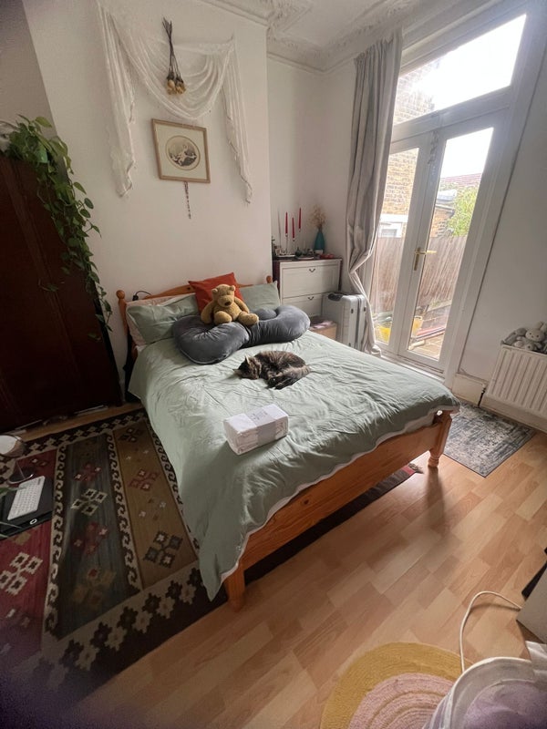 Photo 1: Room Ground floor (£900)