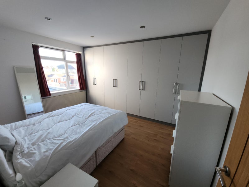 Photo 1: Bed 2 right