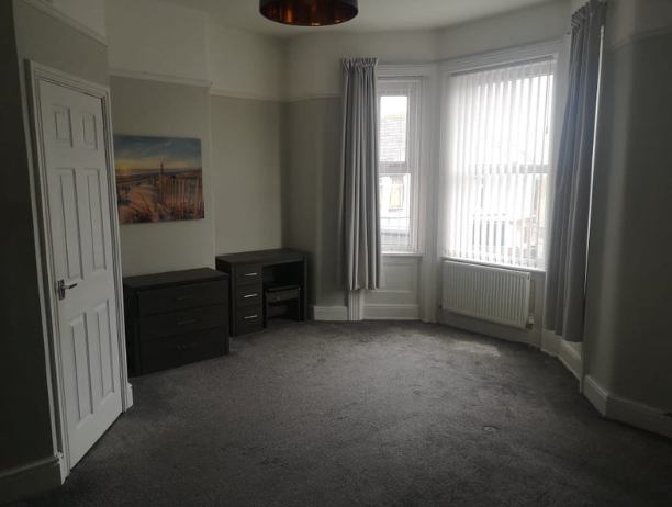 Photo 1: Room 5 Ensuite