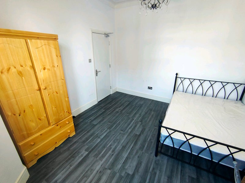 Photo 1: Room 1 / £800 pcm