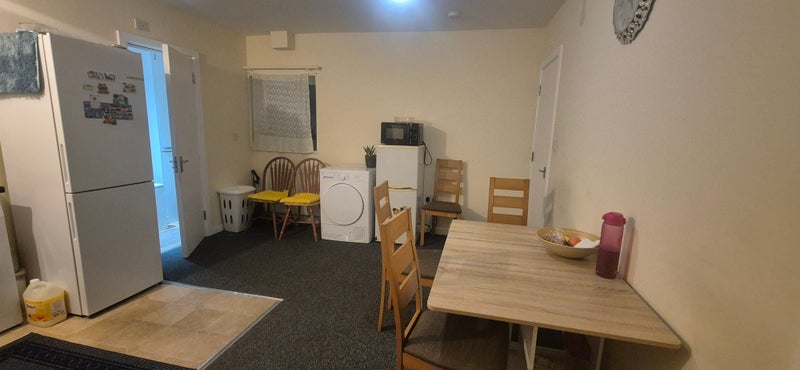 Photo 1: Kitchen dinning area