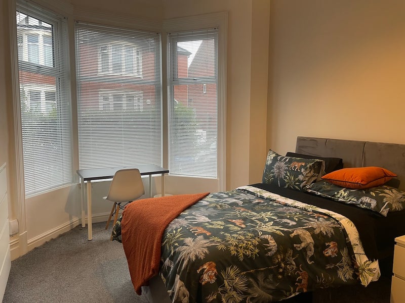 Photo 1: Room 1, ground Floor £500