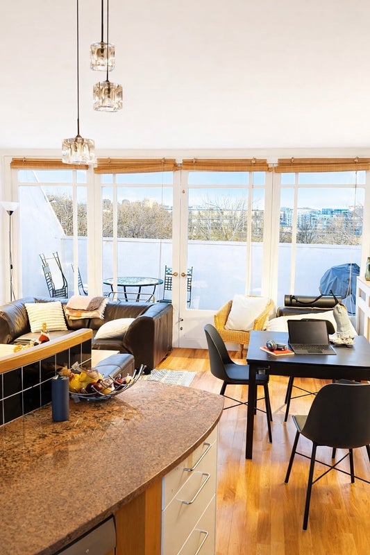 Photo 1: Loving room