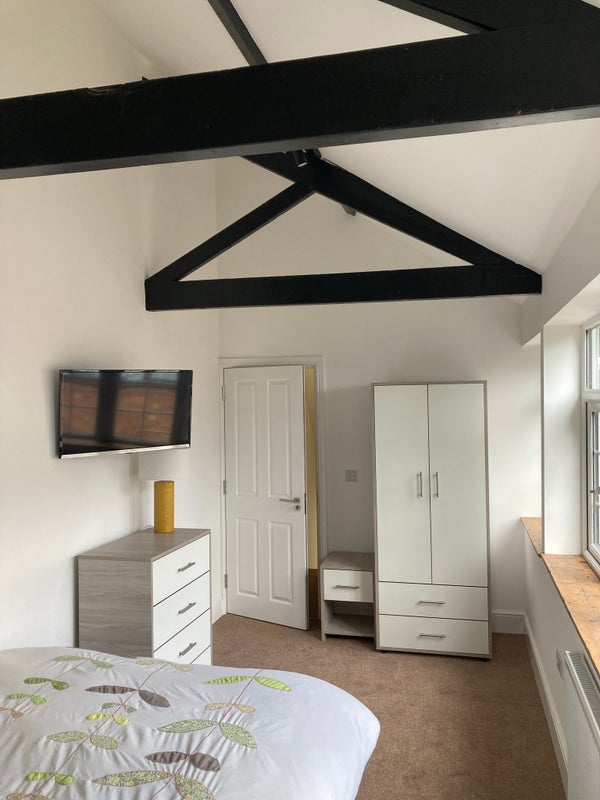 Photo 1: Large bedroom