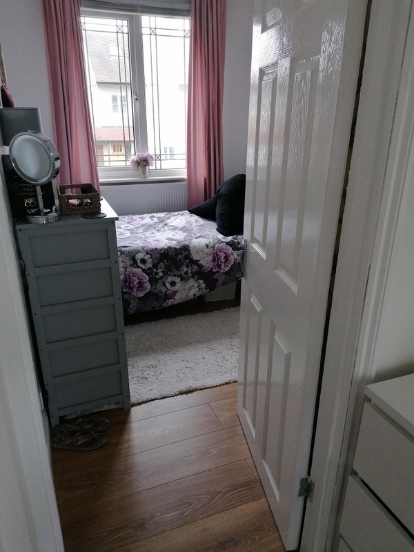 Photo 1: Single bedroom