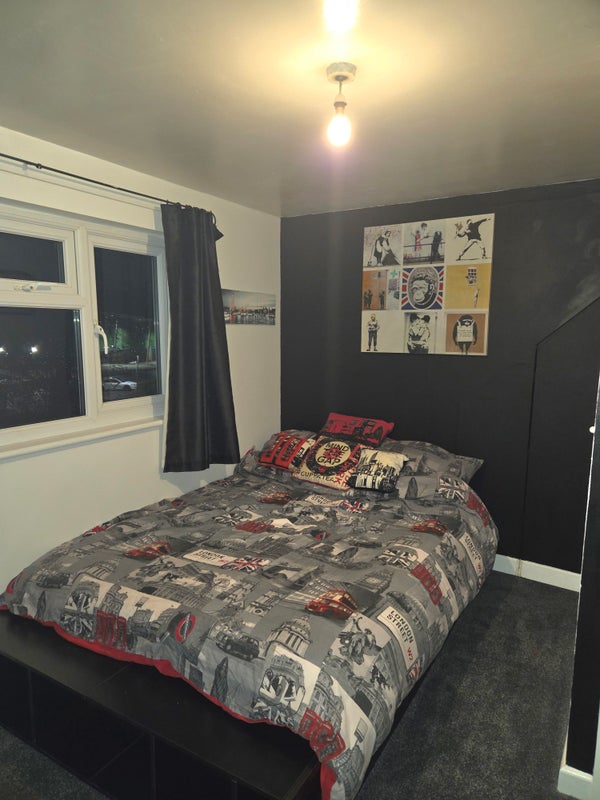 Photo 1: Bedroom View