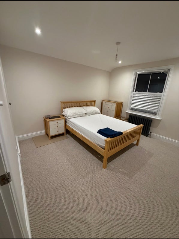 Photo 1: Double bedroom 