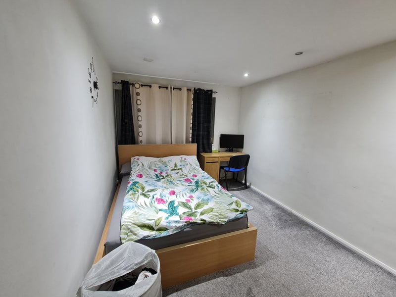 Photo 1: Large Room 1