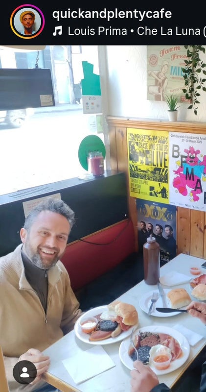 Photo 1: me at the glorious "quick and plenty" cafè on leven street