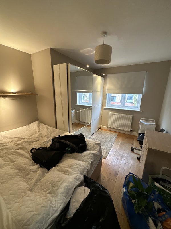 Photo 1: Double bedroom.