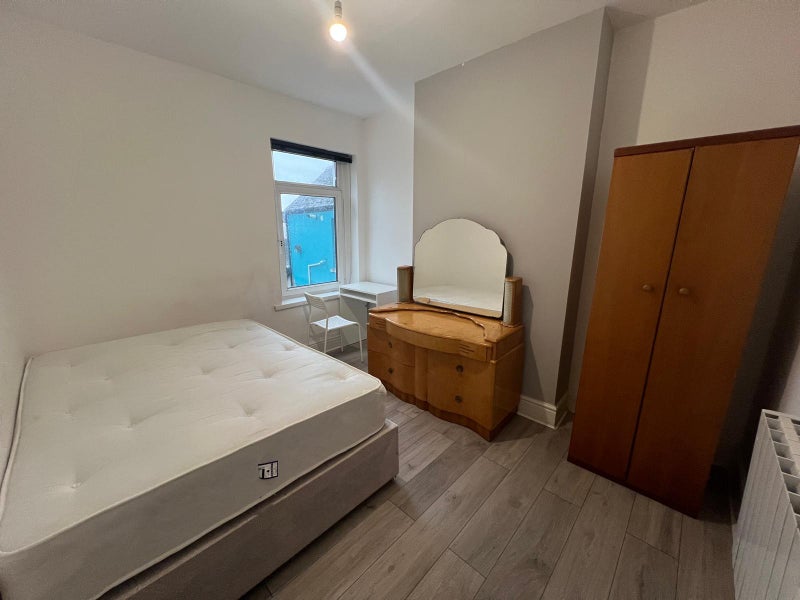 Photo 1: Room 4 available from £600 including bills