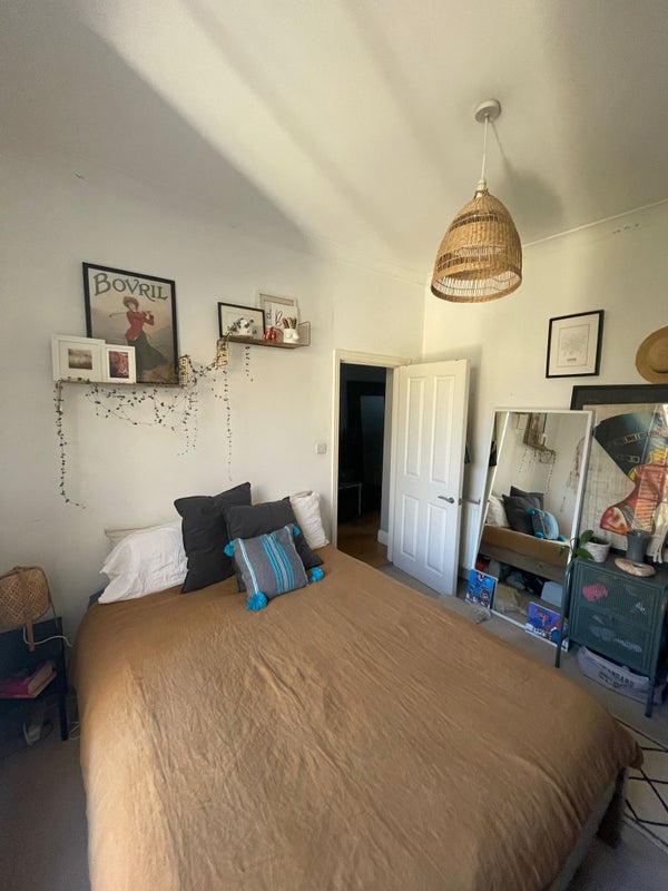 Photo 1: Room for rent