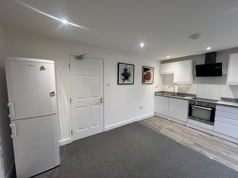 Photo 1: Bedroom 1 - kitchen