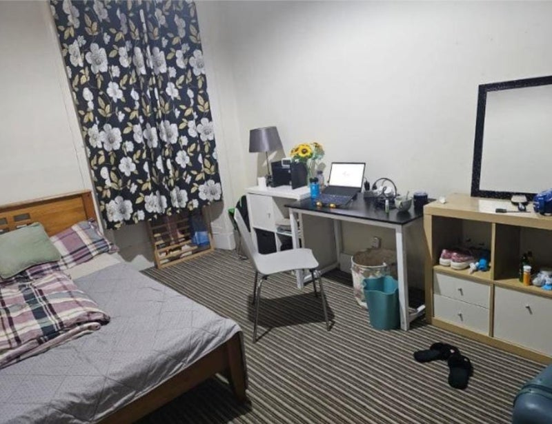 Photo 1: Room