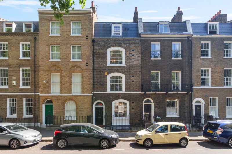 Photo 1: Beautiful Georgian Terrace