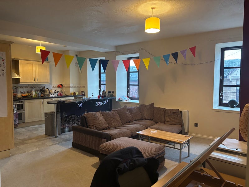 Photo 1: Kitchen/Livingroom