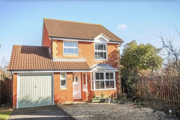 Photo 1: House and driveway