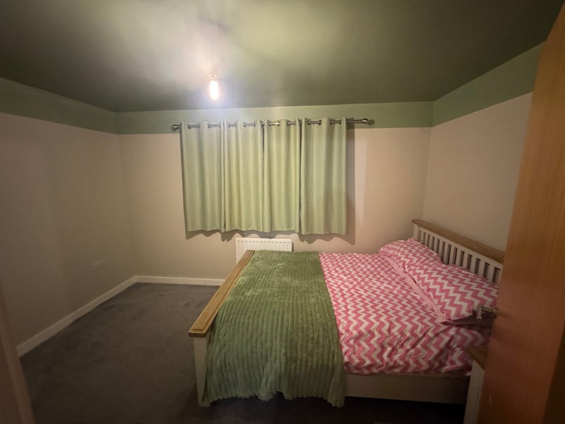 Photo 1: Room for rent 