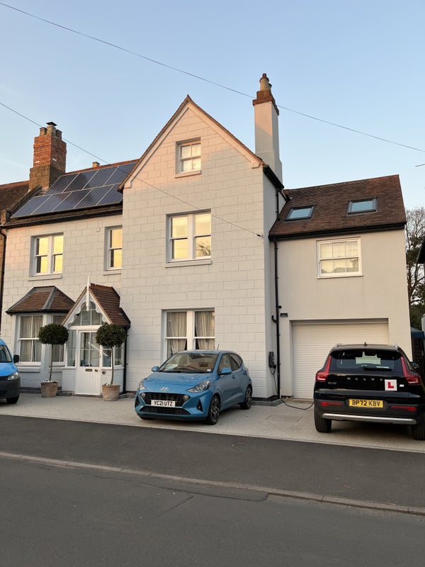 Photo 1: front view of house