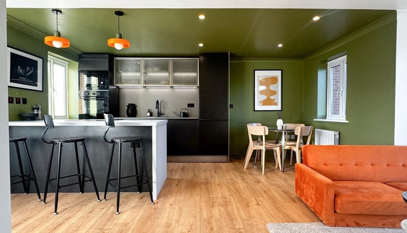 Photo 1: Kitchen/Diner